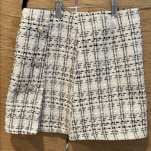 Chic Tweed Skirt in Black & White